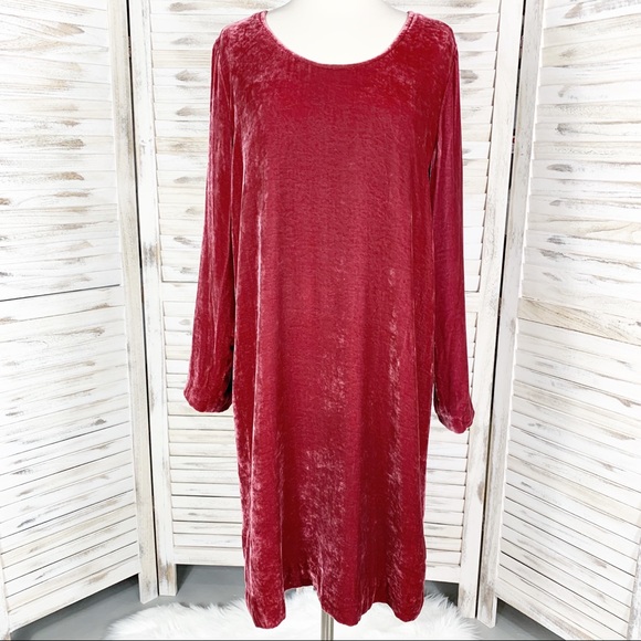 red velvet shift dress
